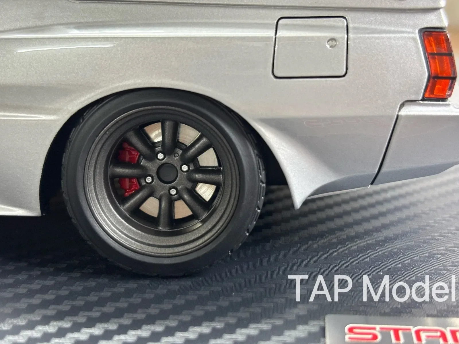 Zündmodell 1/18 Starion 2600 GSR-VR E-A187A Silber mit Box IG3708