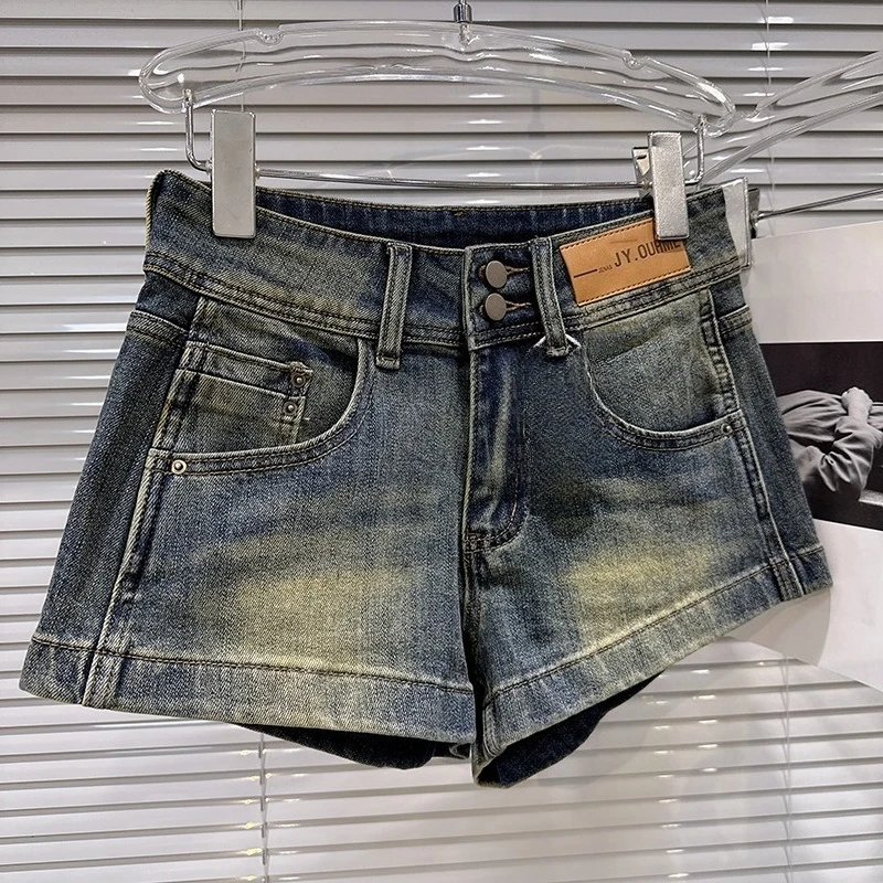 2025 Autumn New Retro Spicy Girl Sticky Leather Waist Head Design Washed Cowboy Shorts Women Street Fashion Casual Shorts