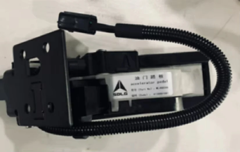 Suku cadang wheel loader TLF 4130001081 ACEELATOR PADEL