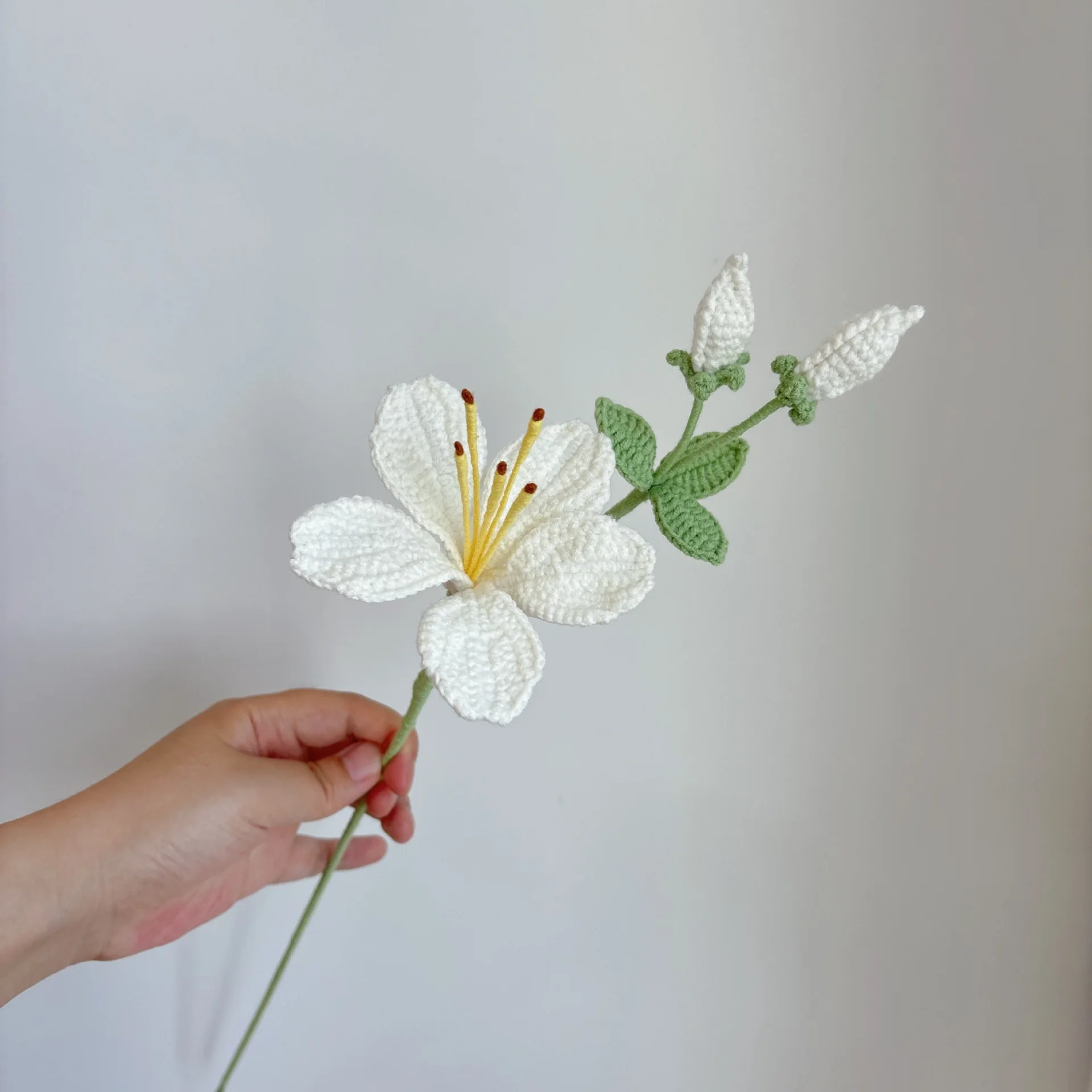 Gehäkelte Blumenkreation, kreative künstliche Rhododendron-Blume, handgefertigte Strickblume, für Hochzeiten, Partys, zur Dekoration von Räumen, als Geschenk. – Detail 3
