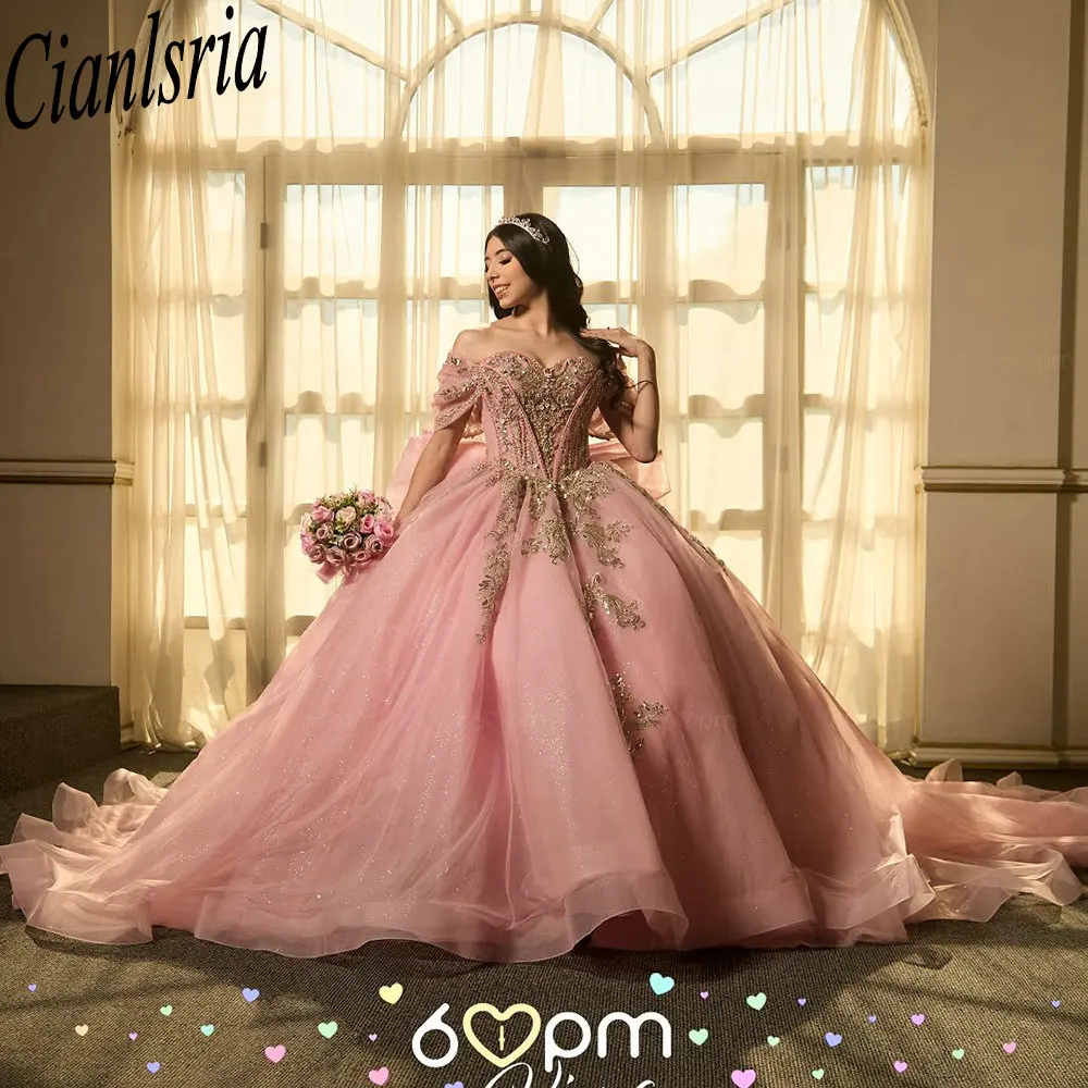 

Pink Off The Shoulder Bow Quinceanera Dresses Ball Gown Gold Appliques Lace Beading Mexican Sweet 16 Dresses 15 Anos