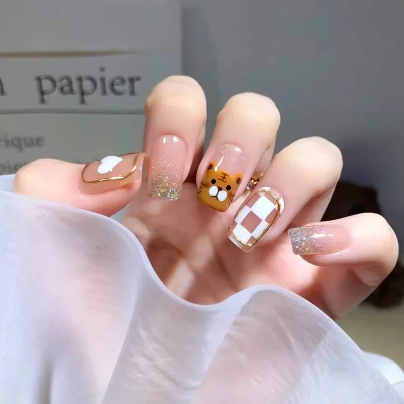 24Ps/Set Gold Tiger Chess Checker Fake Nail Chip Glitter Fashion Removable Press on Nail Full Cover Cute Wearing False Nail Tips