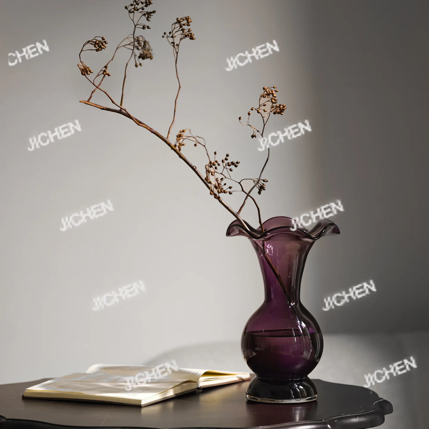 

Европейская ваза из витражного стекла, очень большая, для цветов, с изысканным бамбуковым узором, в стиле ретро, для домашнего декора, настольная, средневековая, фиолетовая.