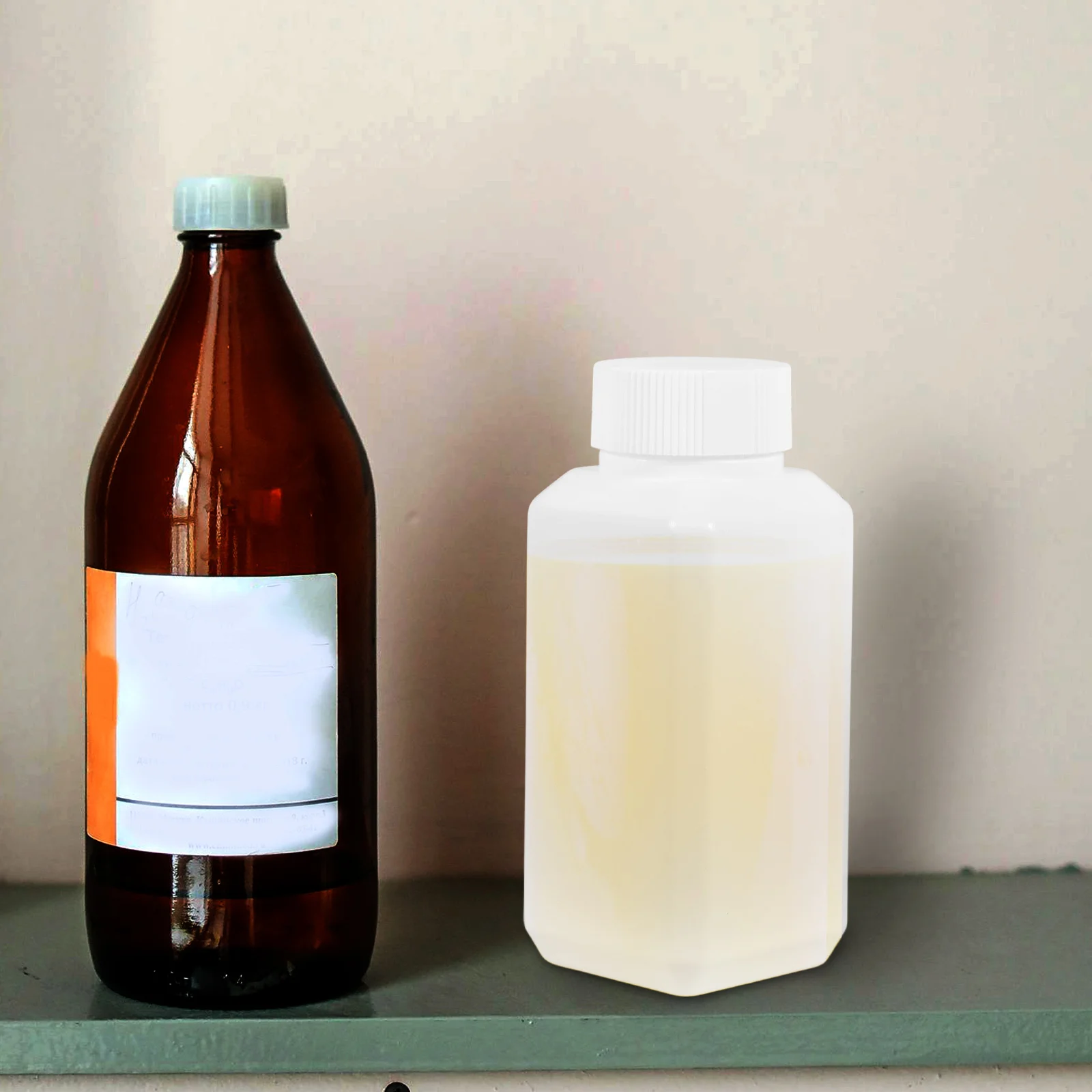 

12Pcs Sample Reagent Bottles Laboratory Empty Refillable Liquid Bottles with Cap 100ml Chemical Sample Containers