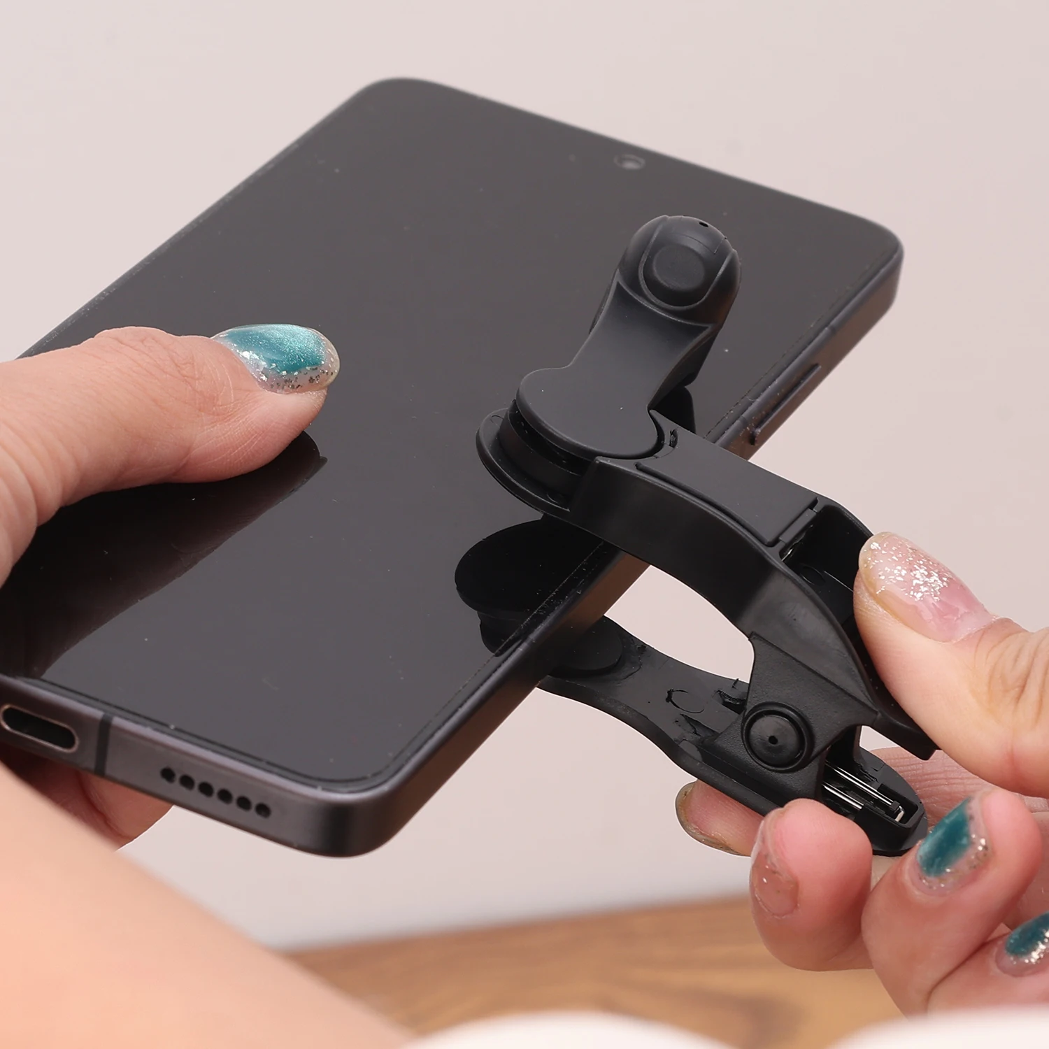 جهاز النقر التلقائي على شاشة جهاز النقر السريع لهاتف IPhone IPad Apps جهاز النقر التلقائي على الشاشة لألعاب المباشرة ومهمات مكافآت التسوق