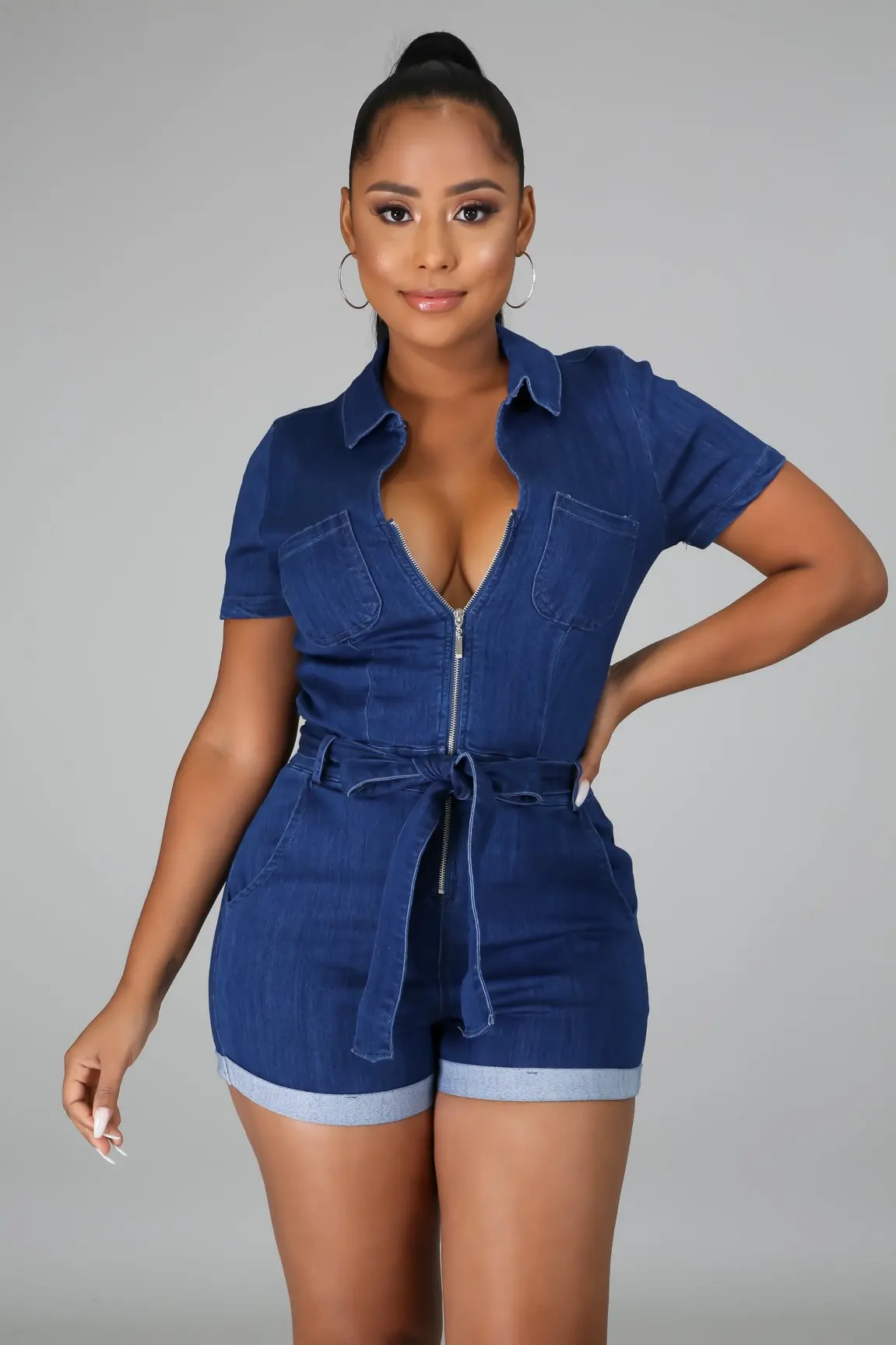 

Джинсовые облегающие повседневные шорты Джинсы Комбинезон Модный комбинезон на молнии с v-образным вырезом и коротким рукавом с бантом и поясом Короткие комбинезоны Джинсовый короткий комбинезон для женщин