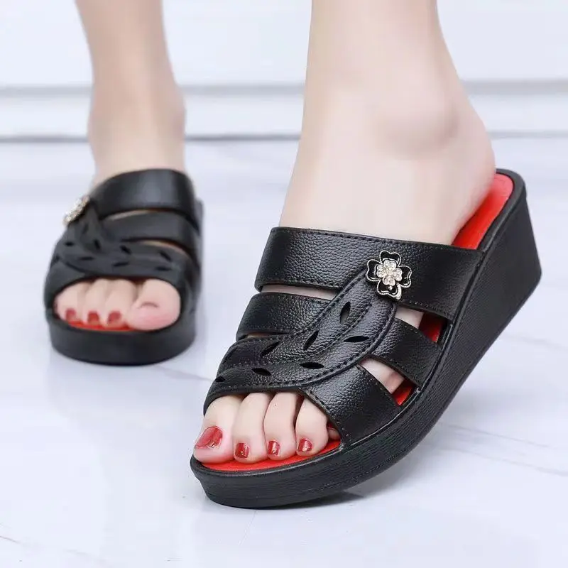 2024 Summer Women\'s Slippers PVC Openwork Slippers Middle-aged Mom Shoes Leisure Sandals Fashion Platform Wedge Heels Slippers