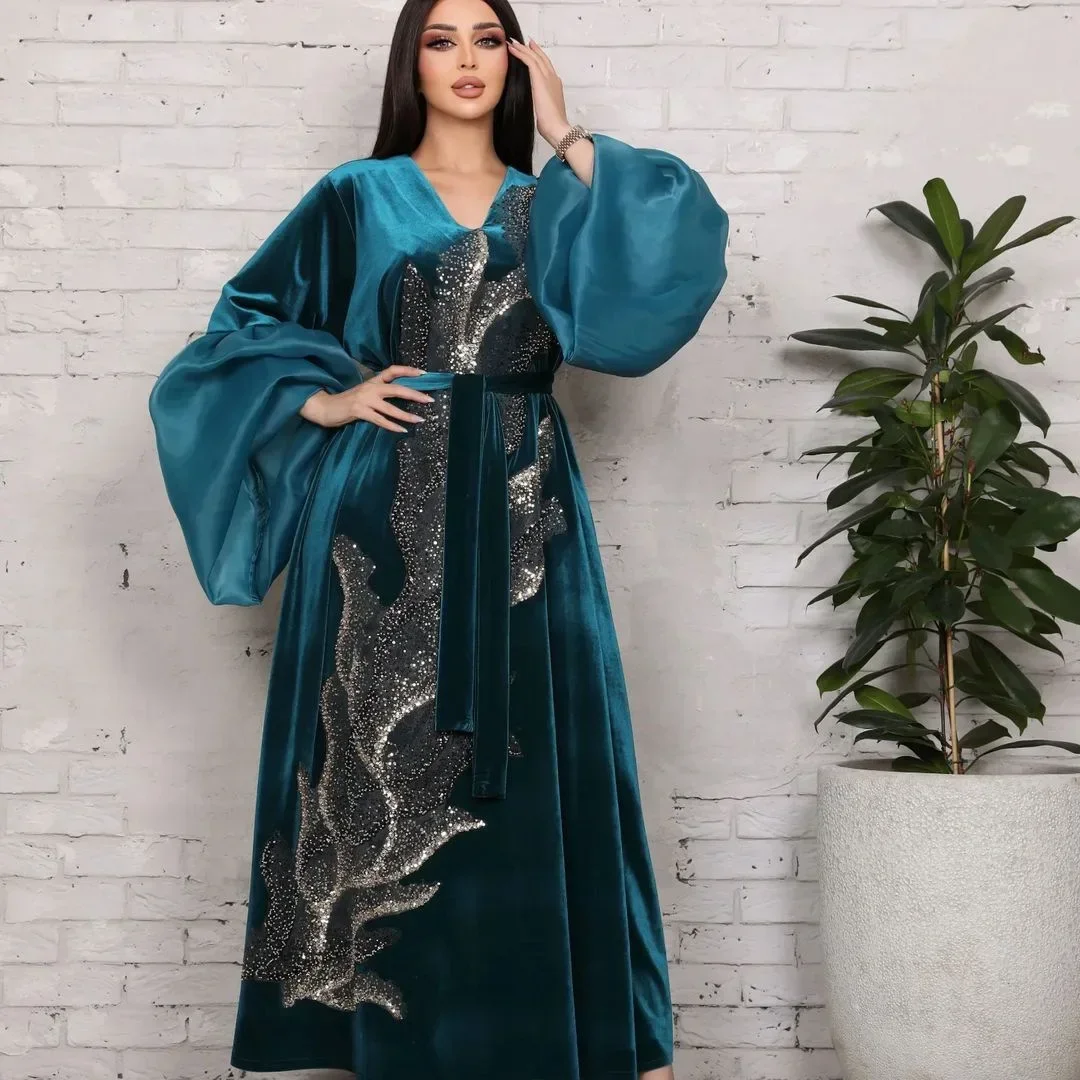 ชุดกํามะหยี่สีทองมุสลิม Abayas สําหรับผู้หญิงปักเพิร์ลแขนฟองชุดมุสลิมดูไบ Abayas ตุรกีอารมณ์ Kaftan