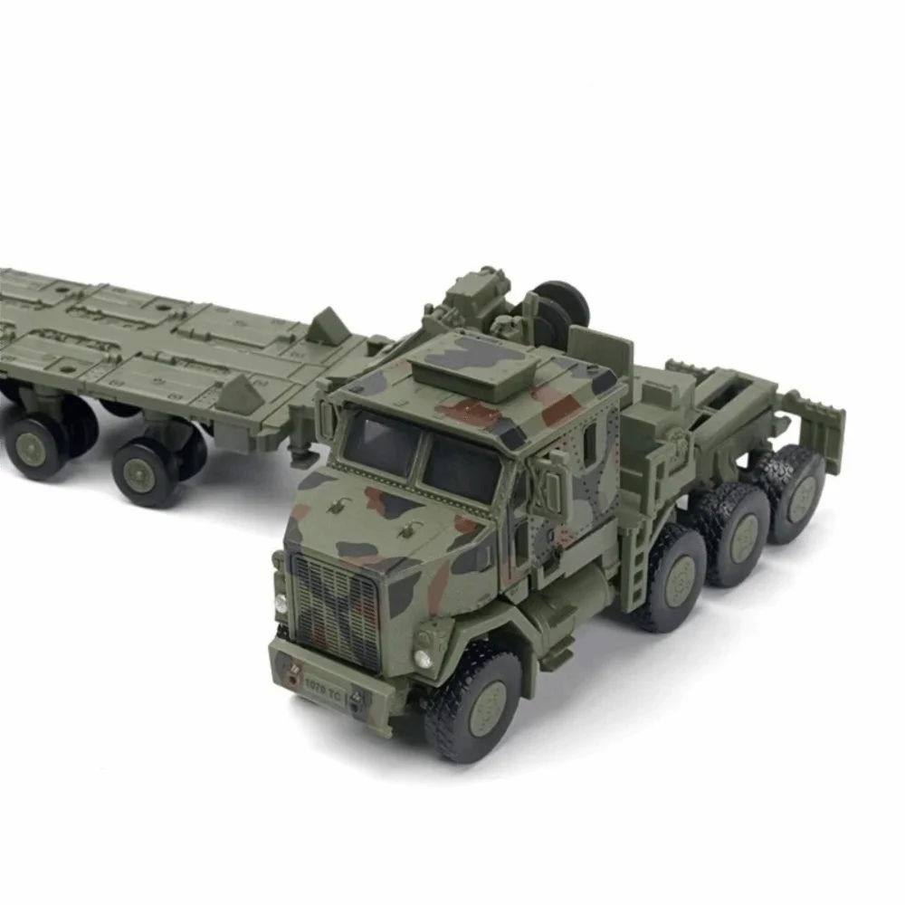 

Модель бронетранспортного средства M1070 в масштабе 1:72, зеленого/желтого цвета, без клея.