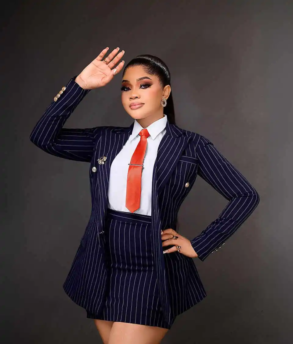 ヴィンテージピークドラペルストライプ女性スーツポケットブレザー + ミニスカート 2 ピーススリムフィットオフィスレディスーツセットカスタマイズ