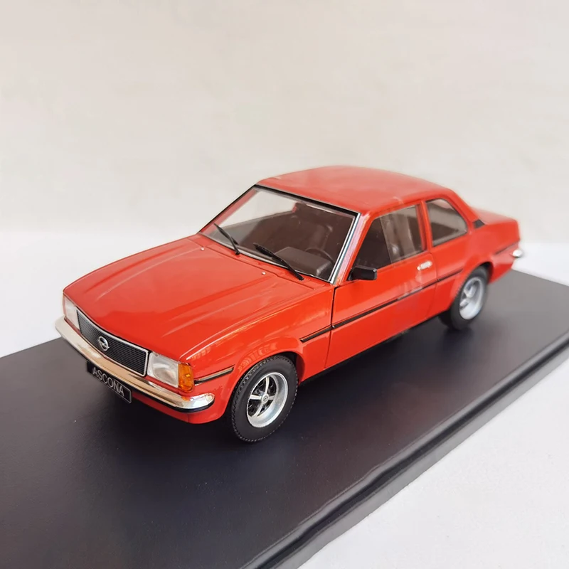 

Литая в масштабе 1:24 модель автомобиля OPEL ASCONA B из сплава, коллекционные украшения