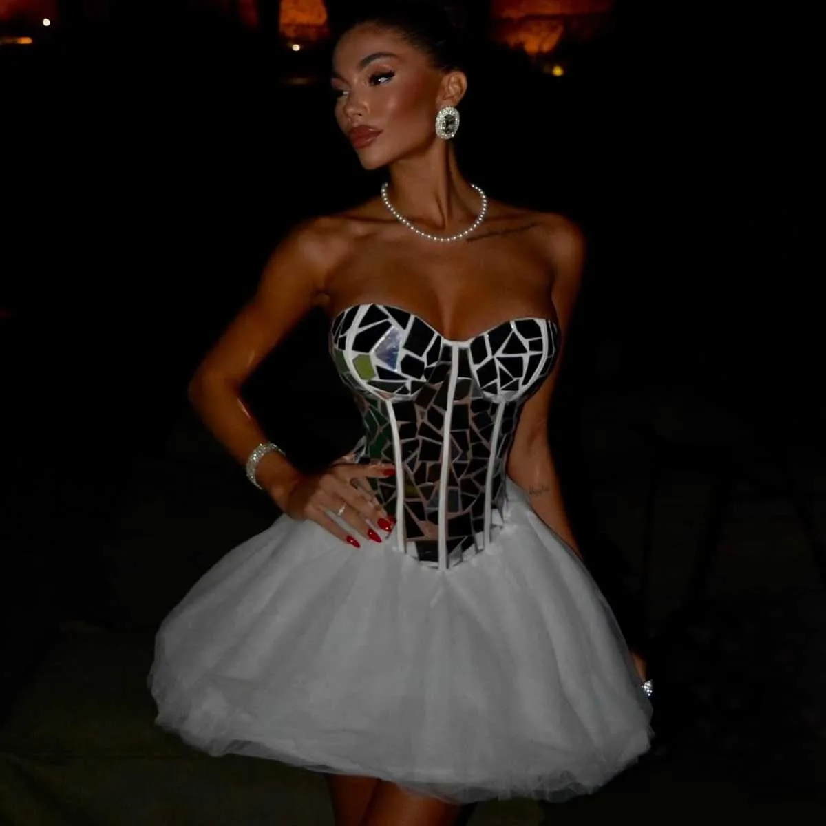 Mini abito elegante a specchio bianco Abiti corti personalizzati per feste di compleanno Abito corto per invitati a un matrimonio Abito da notte per feste con specchi glitterati