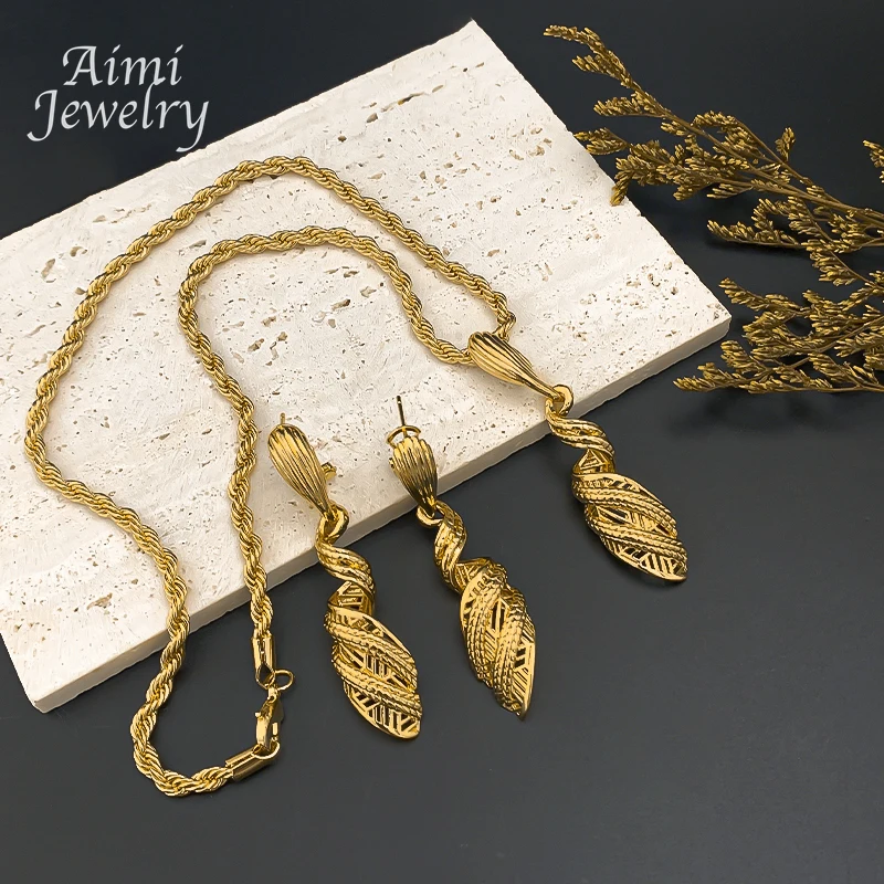 Women's Unique Geometric Twisted Pendant with Chain Set