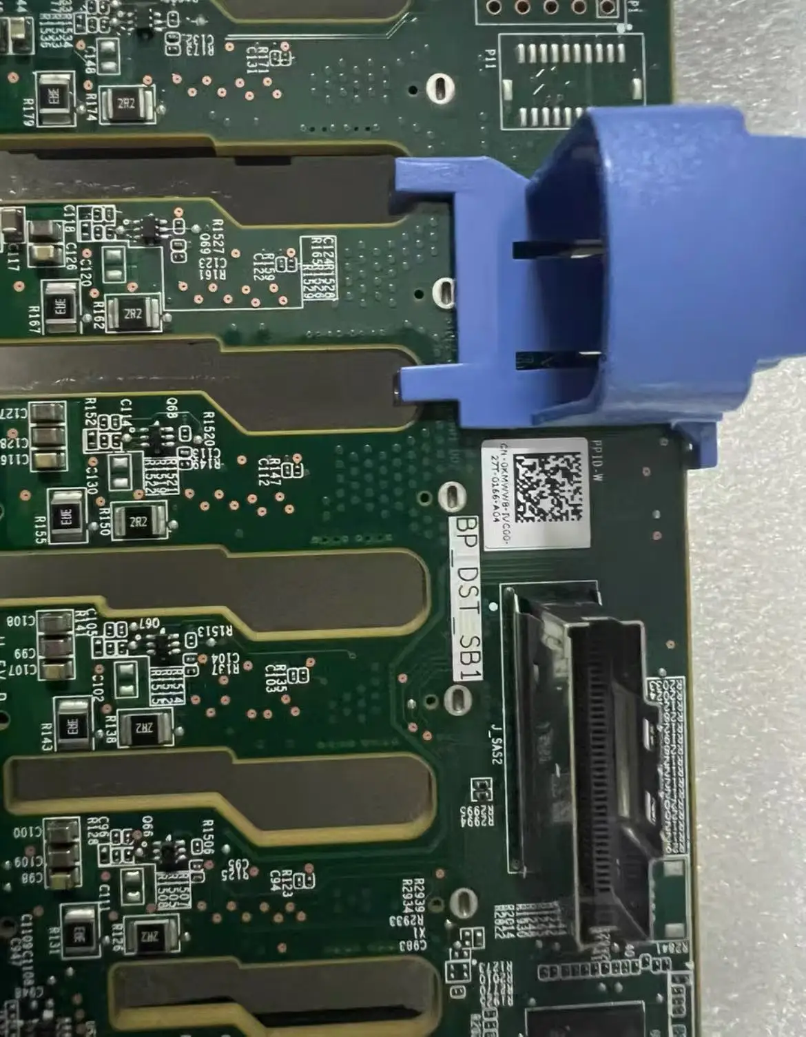 0KMW8 KMWW8 Dell PowerEdge R750 R750XS R7525 16-Bay-Server-Festplatten-Backplane 16X2,5 "2U SFF