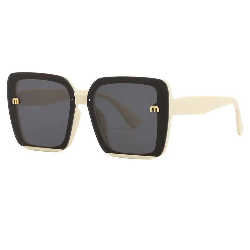 Occhiali da sole da donna quadrati classici con montatura grande moda uomo rettangolare design a lettera occhiali da sole retrò UV400