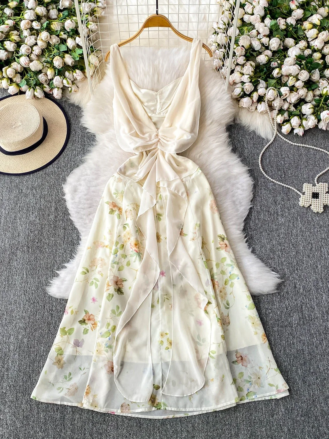 กระโปรงชีฟองลายดอกไม้ทรงเอวเข้ารูป ผูกโบว์ สายไขว้ คอวี สำหรับผู้หญิง รุ่น Summer Pure Desire Splice พร้อมกระโปรงบานใหญ่และลายดอกบัว