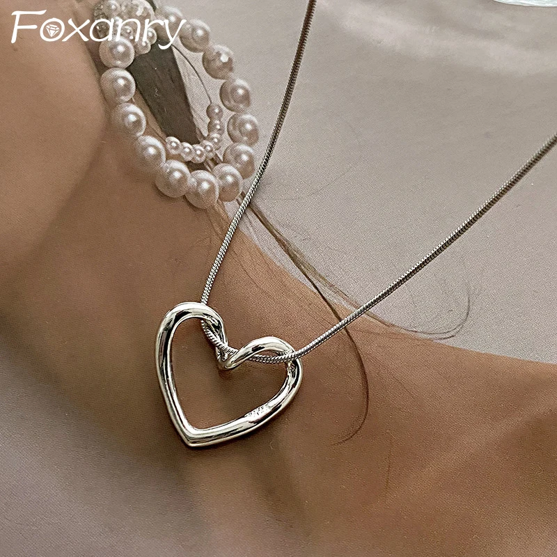 FOXANRY Minimalist Hollow LOVE Heart Necklace for Women Couples New Fashion Creative Geometric Clavicle Chain Party Jewelry Gift