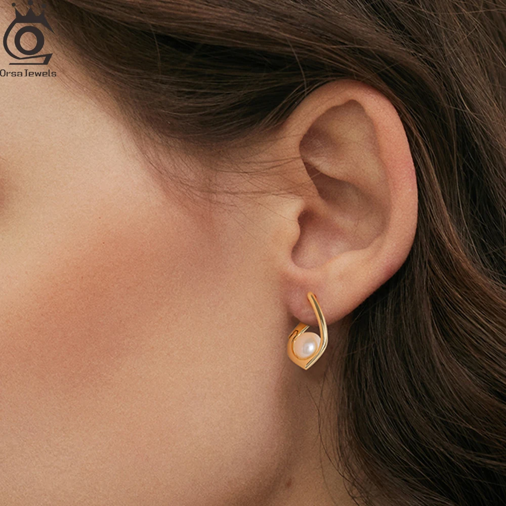 

ORSA JEWELS Простые серьги-гвоздики с натуральным жемчугом, позолоченные 14 К, вечерние изящные серьги-гвоздики с жемчугом, легкие роскошные ювелирные изделия для девочек GPE68