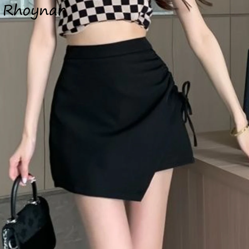 Czarne mini spódniczki damskie z marszczeniami, delikatne, letnie, eleganckie, z wysoką talią, seksowne, codzienne, w kształcie litery A, popularne, podstawowe, uniwersalne, streetwearowe.