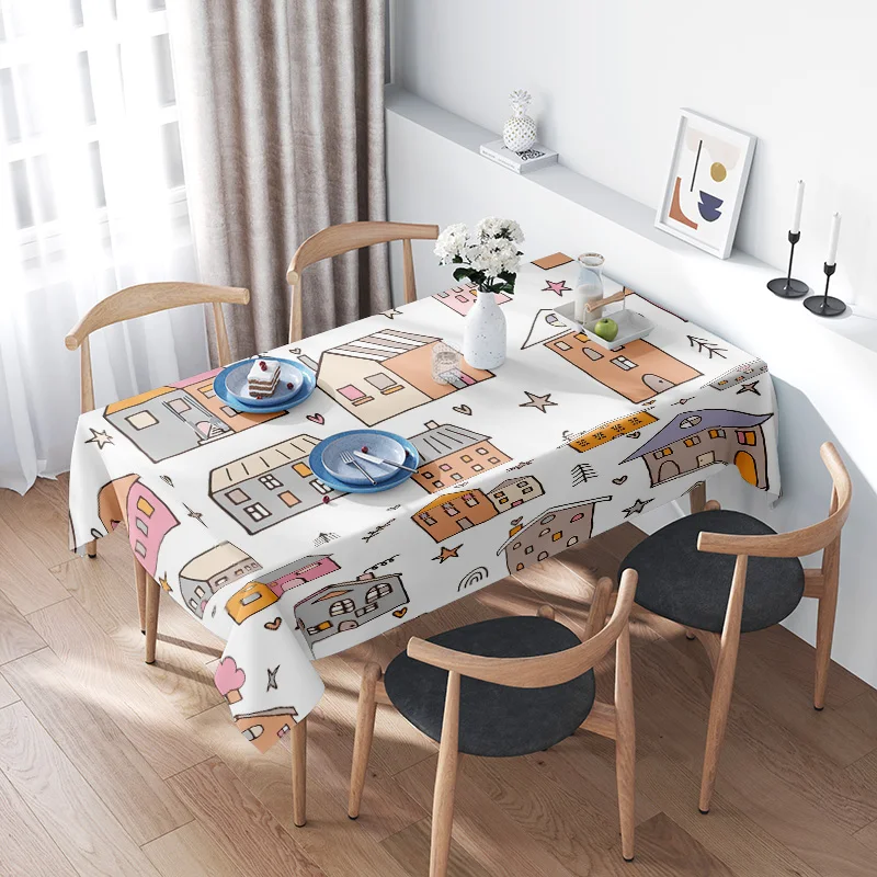 

Причудливая скатерть с городским пейзажем и мультяшными зданиями. Идеально подходит для уютного декора столовой! 208593417