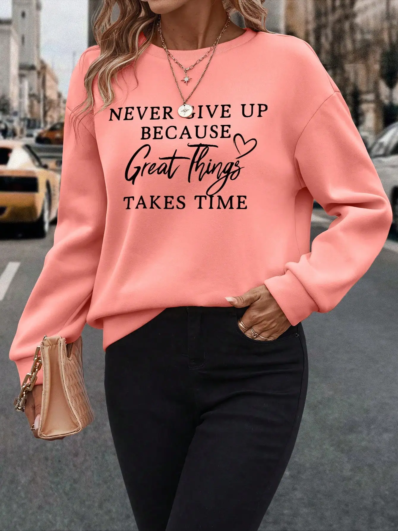 INAWLY Felpa da donna girocollo con stampa slogan NEVER GIVE UP BECAUSE Le grandi cose TAKES TIME, Top a maniche lunghe Laurea