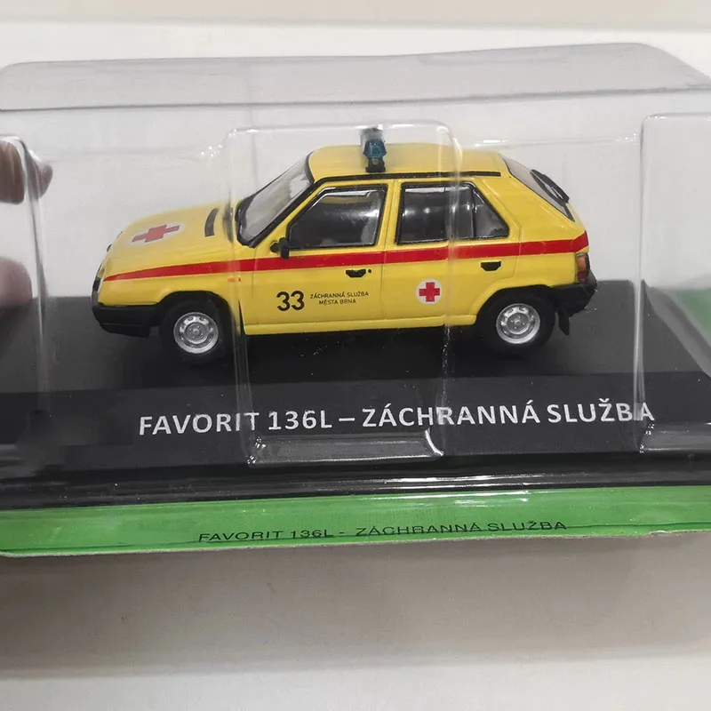 

IXO 1/43 Favorit 136L Alloy Car Model Static Collection Decorated Holiday Gifts Toys Souvenir Gift