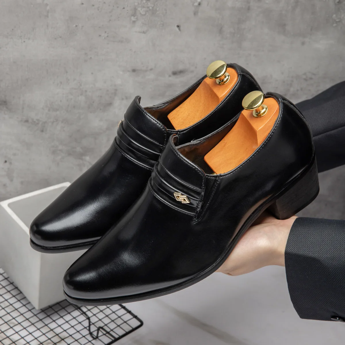 

Мужские лоферы из лакированной кожи на толстой подошве, повседневные кроссовки-лифты в стиле панк на низком кубинском каблуке, большие размеры на лето