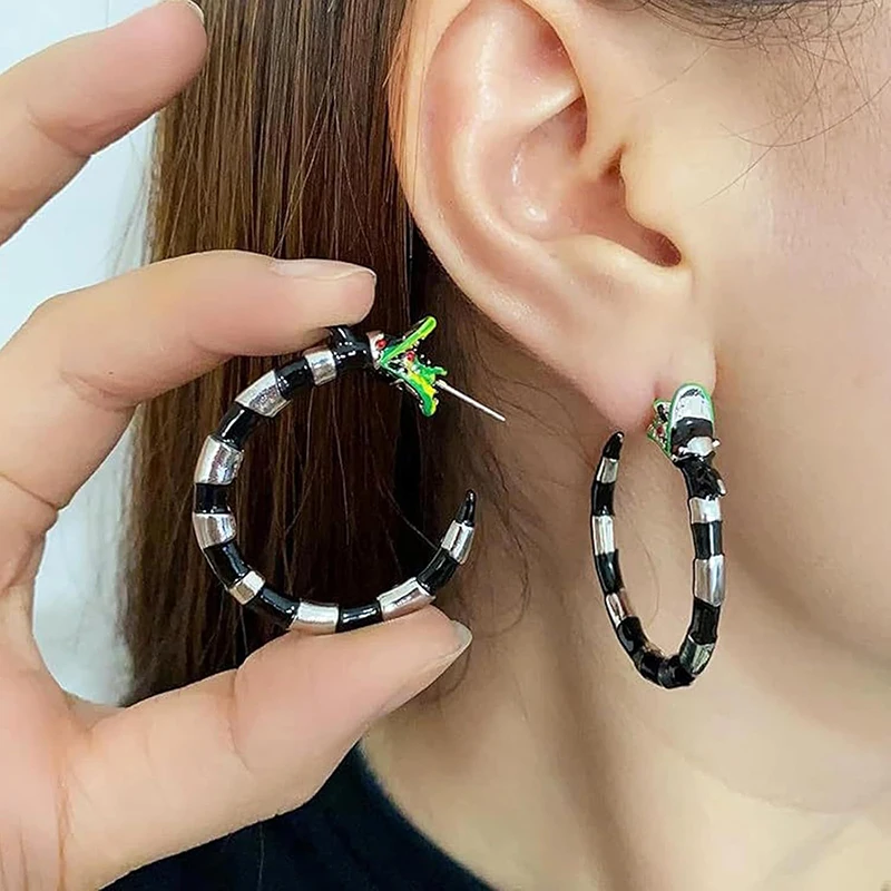 1Pair Halloween Creative Snake Plaid Print Hoop Earrings Women Beetle Sandworm Creepy Gothic Hip Hop Jewelry Cosplay Accessories