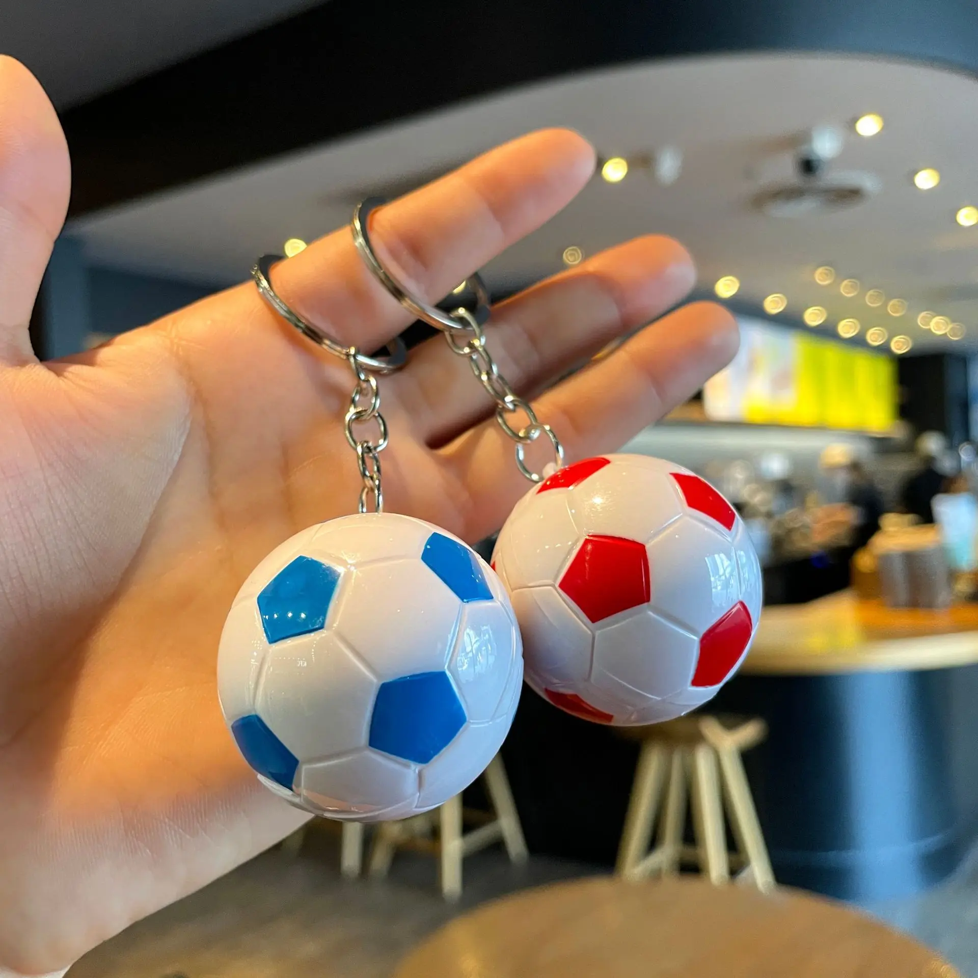 1PC Fashionable and Elegant DIY Keychain, Personalized Design Football and Basketball Keychain, Suitable for Women's Car Key Luggage Decoration and Gift Giving