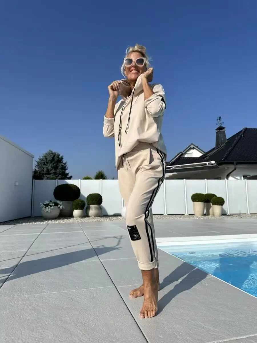 Winter Solid Color Striped Sports Hoodie Set Women's 2025 Hooded Long Sleeved Sweatshirt and Panties with 2 Sets of Hoodies Y2k