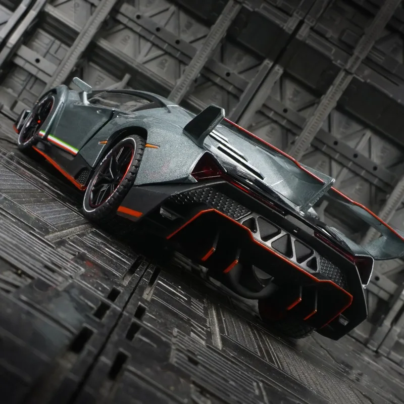 1:24 model mobil Lamborghini Veneno dari bahan alloy, pintu dapat dibuka, cocok untuk koleksi dan dapat diberikan sebagai hadiah ulang tahun kepada teman