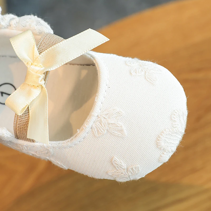 NEW 0-18 Months Cute White Lace Baby Girl Princess shoes Baby Moccasins Moccs Shoes Bow Fringe Rubber Soled Non-slip Footwear