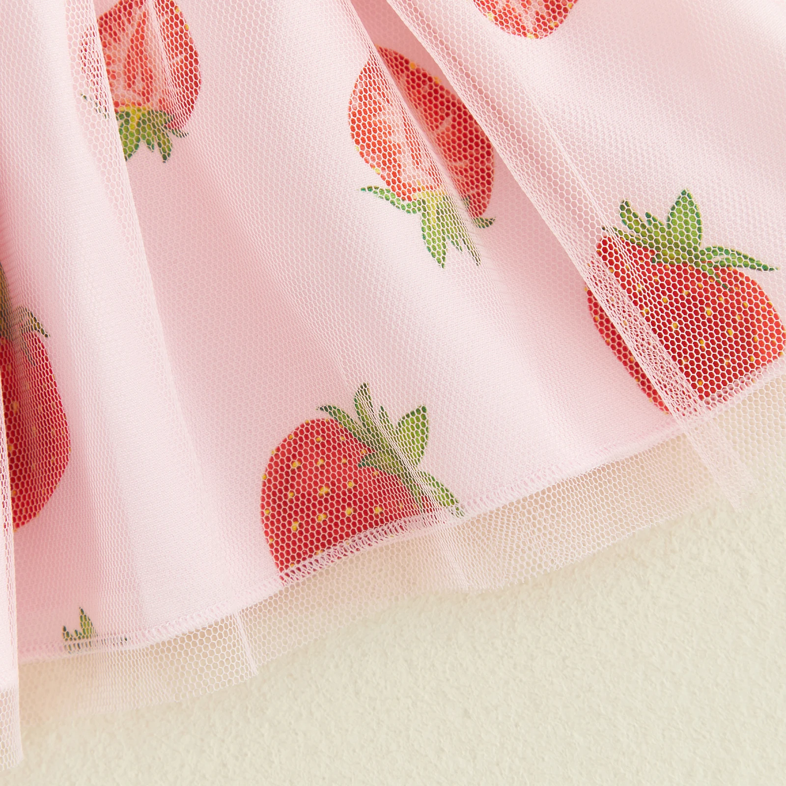 

Baby Girls Cute Outfits Letter Print Fly Sleeve Rompers Strawberry Tulle Skirt Headband Set Summer Girls Clothes Set