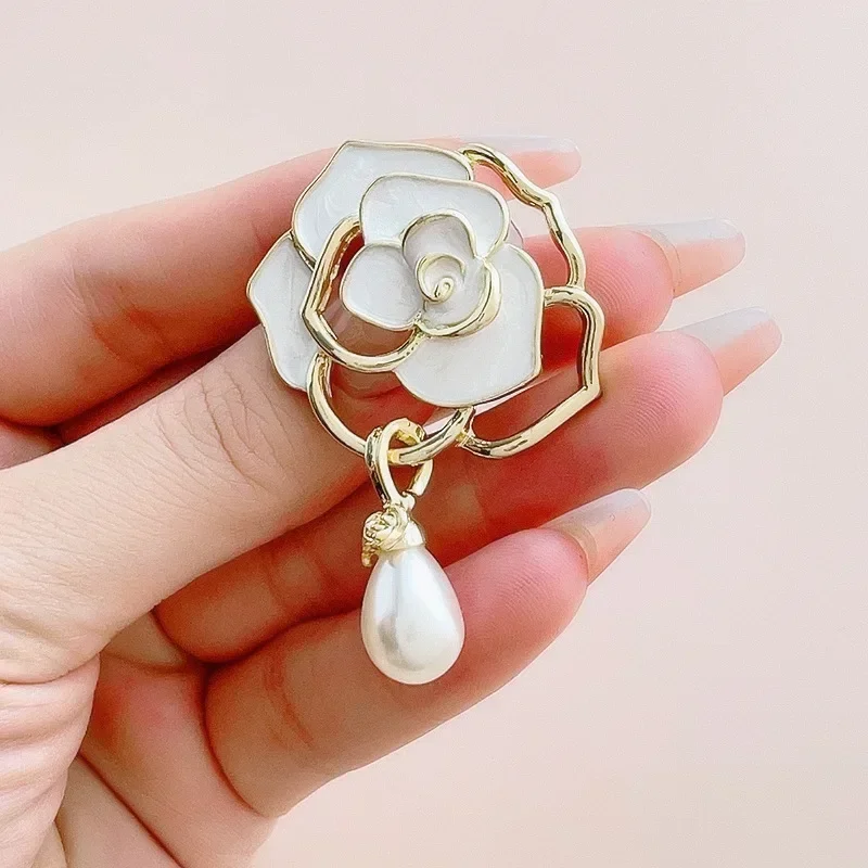 Camellia Flower Brooch Hollow Ins Wind Pearl Water Droplet Pendant Elegant Temperament Women's Coat Jacket Accessories Gifts