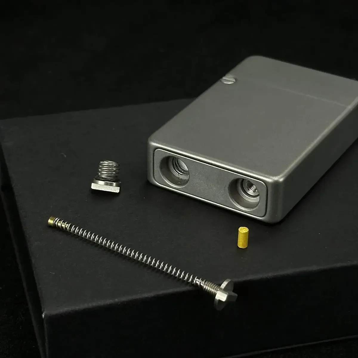 

Minimalist Frosted Titanium Oil Lighter Absorption Wheel Fuel Lighter CNC Hollowed Out Armor Style Collective Gift Lighters