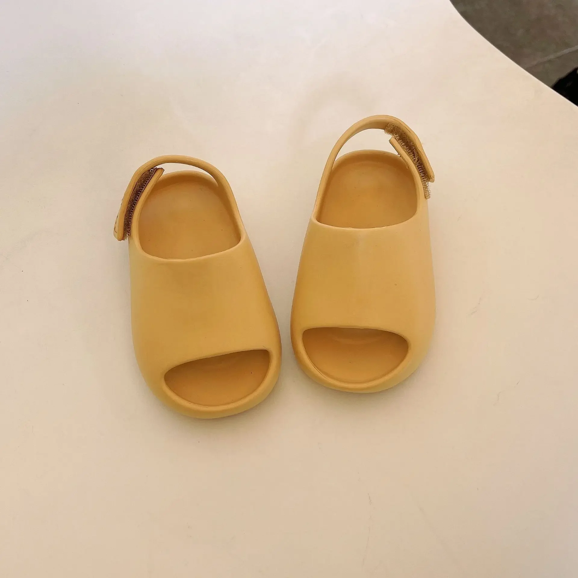 Children Shoes 2024 Summer New Fashionable Korean Style Slippers Boys and Girls Sandals Light Solid Color Beach Shoes