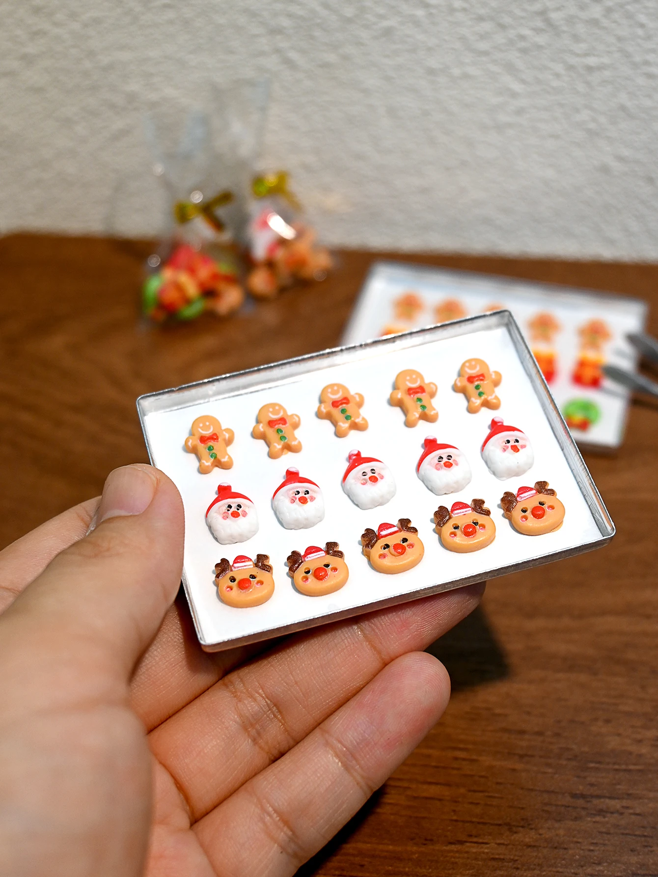 Ein Miniatur-Weihnachtsschmuck, Weihnachtsdekorationen, Weihnachtsgeschenke, 1/6, 1/12 Puppenhauszubehör, Modellhausdekorationen, Modellhauszubehör, Fotografie-Requisiten, Mikrolandschaftsornamente,