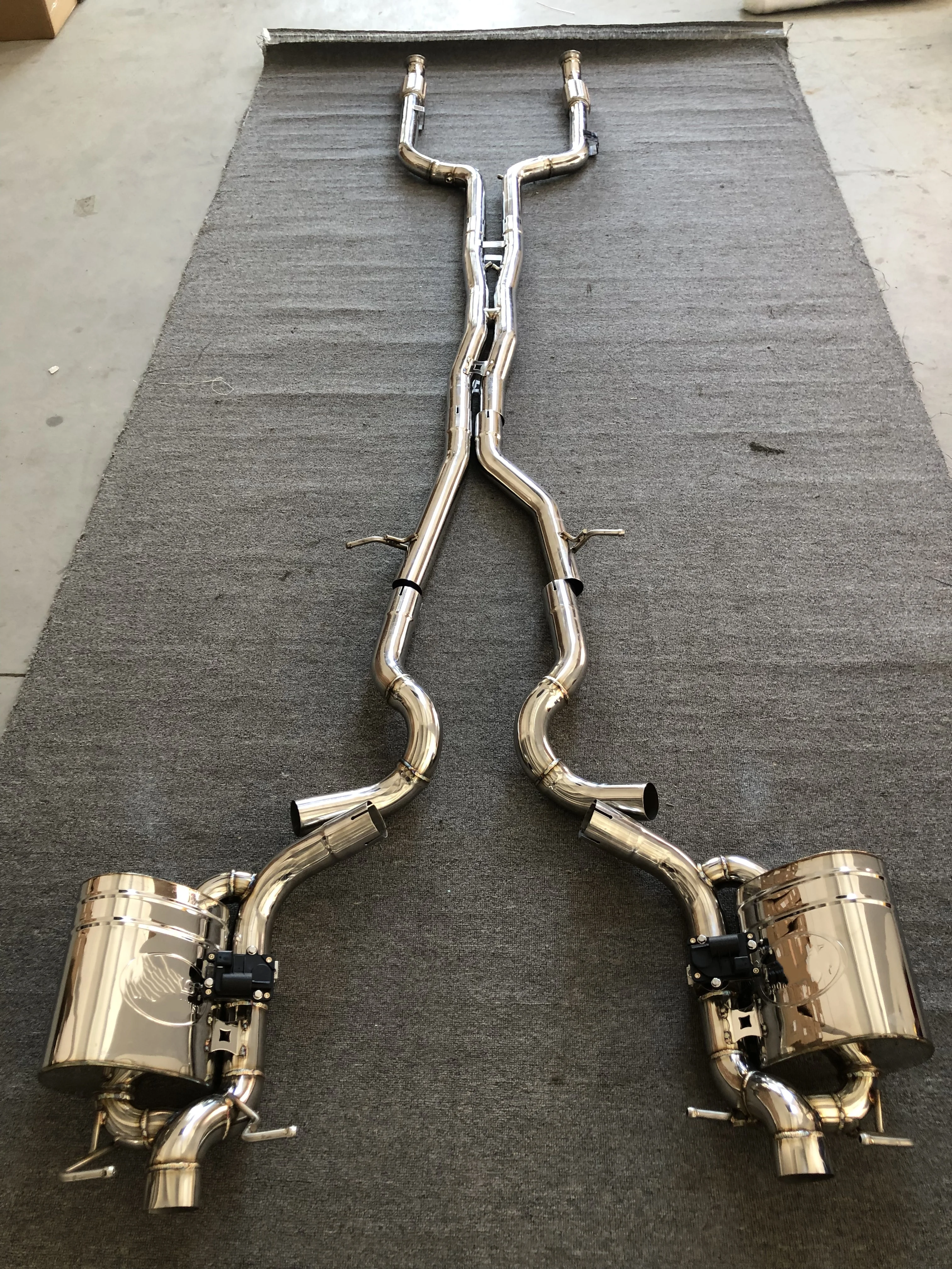 C43 W205/C205 3.0T M276 تخصيص المصنع 304 الفولاذ المقاوم للصدأ/نظام العادم صمام التيتانيوم