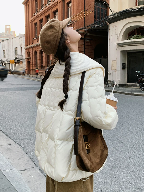패셔너블한 오트 돌 칼라 다운 재킷 여성용 2025년 겨울 신상 슬림핏 안티에이징 아우터웨어 베이지 색상