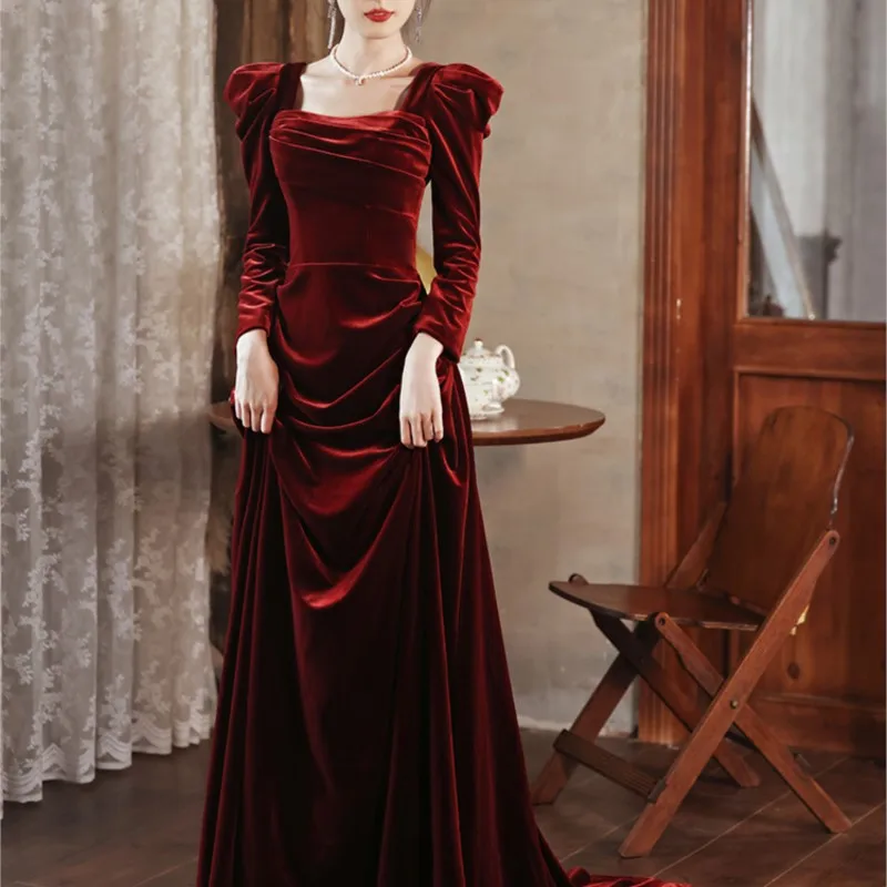 Velvet toasting with wine red fishtail long-sleeved cocktail dress