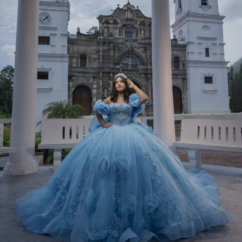 Abiti Quinceanera blu personalizzati con spalle scoperte Applique in tulle Grande fiore 3D con fiocco in pizzo Vestido De 15 Quinceanera