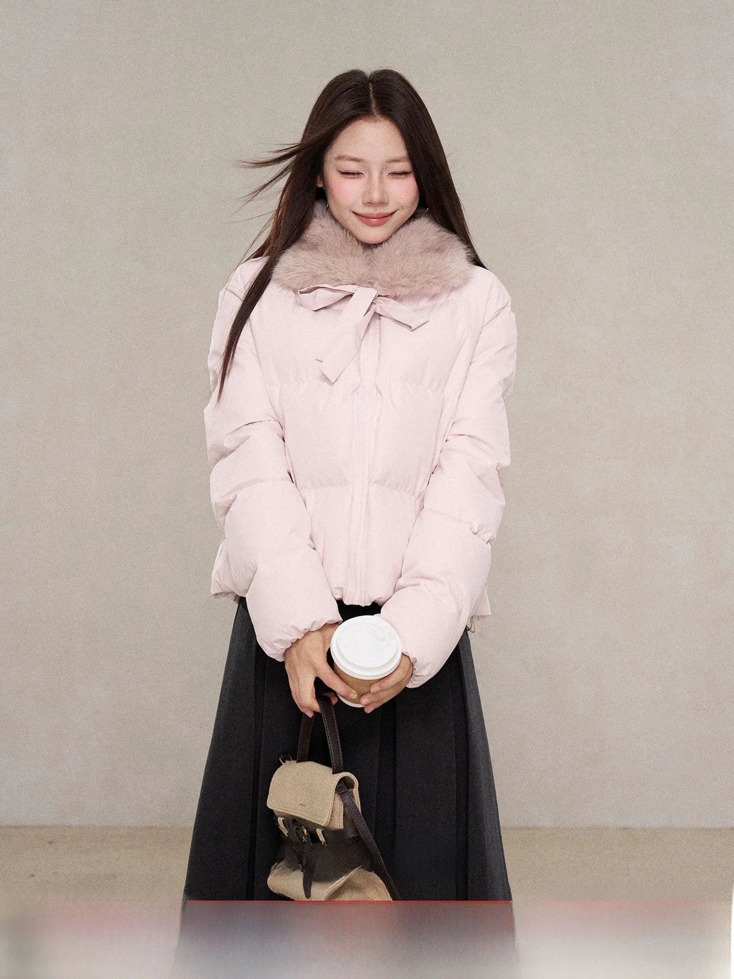 

Новая женская зимняя куртка из хлопка с розовым меховым воротником в корейском стиле, прямого кроя, бренд Small Wild Berries