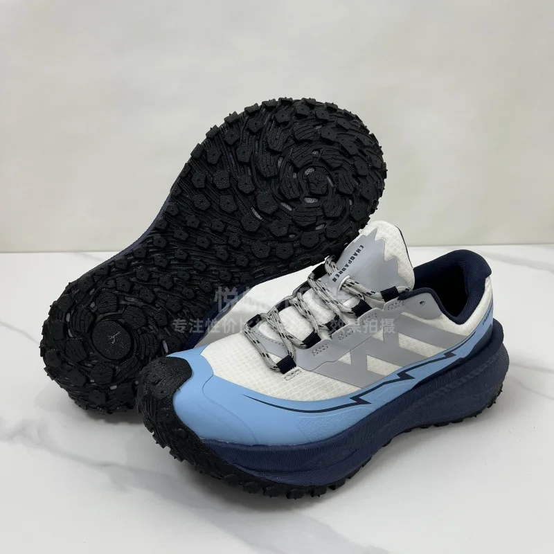 

New 2025 Winter Bestseller: High-Quality Unisex Outdoor Anti-Slip Hiking Boots Professional High-Grip Mountaineering Boots