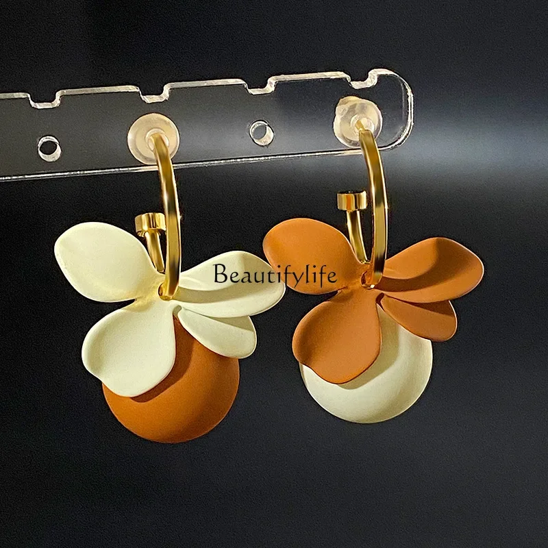 

Niche design sense flower ball pendant earrings temperament elegant fashion stud earrings