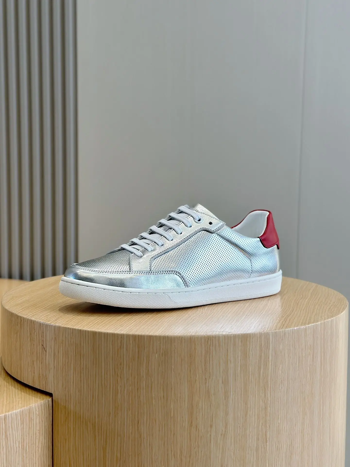 Unisex Silver Red Color Block Metallic Perforated Leather Low Top Sneakers Breathable Casual Shoes Flat Trend Street Skate Footwear for Men Women