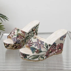 Buty damskie modne buty japonki na co dzień lato Vintage, w kwiaty nadruk Peep Toe kapcie na platformie