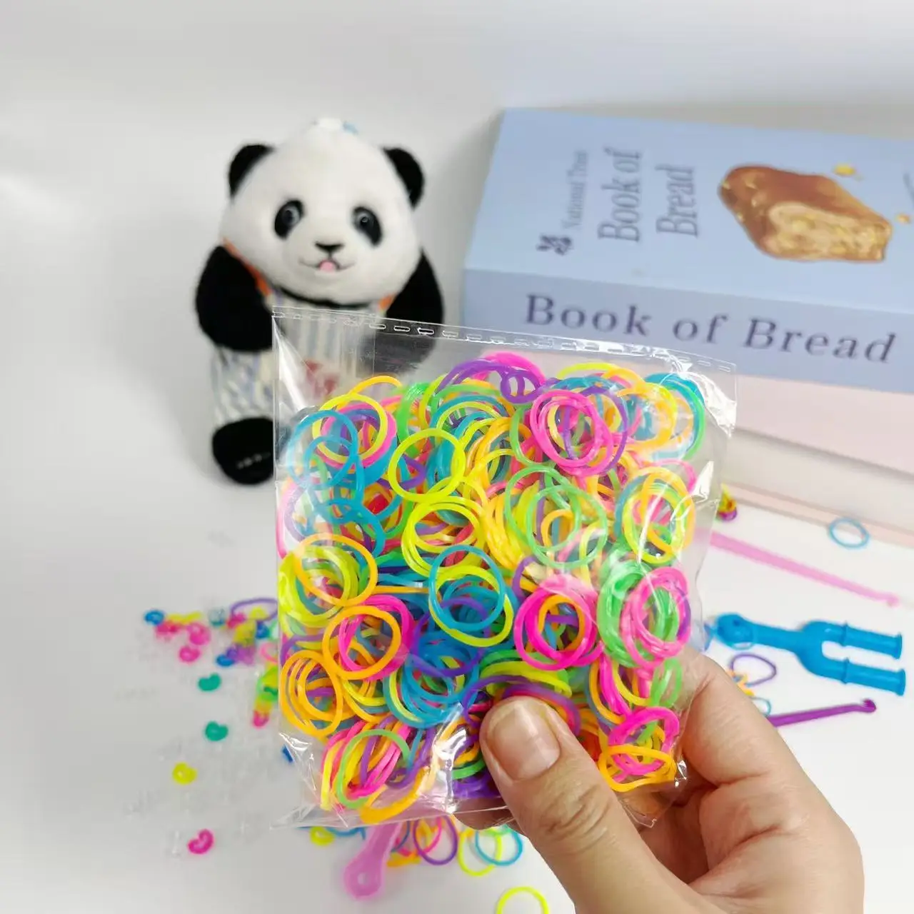 Friendship Bracelet Set, Includes 1 Pack of about 500 Colorful Mixed Rubber Bands, 2 Crochet Hooks, 2 Y-Shaped Tools, 1 Pack of 50 Transparent S-Clips and 1 Pack of 50 Colorful C-Clips, Can Be Used to Weave Bracelets, Rings, Hair Ties, DIY Crafts, Mother's Day, Halloween, and Christmas Gifts