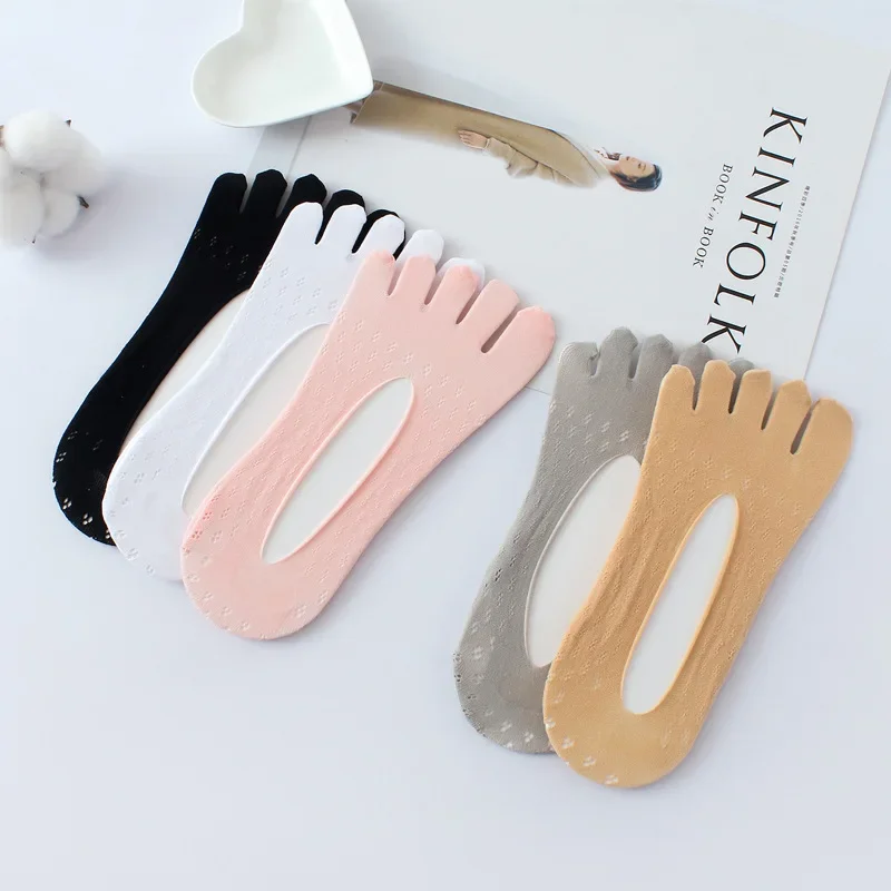 

Breathable Five Finger Women Silk Socks Shallow Mouth Boat Socks Thin Short Split Toe Sock Velvet Heels with Anti Slip Adhesive