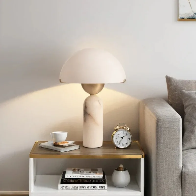 

Высококачественная мраморная настольная лампа в стиле постмодерн, светодиодный стеклянный абажур, прикроватная тумбочка для спальни, ресторана, гостиной, отеля, кабинета, дизайнерский настольный светильник