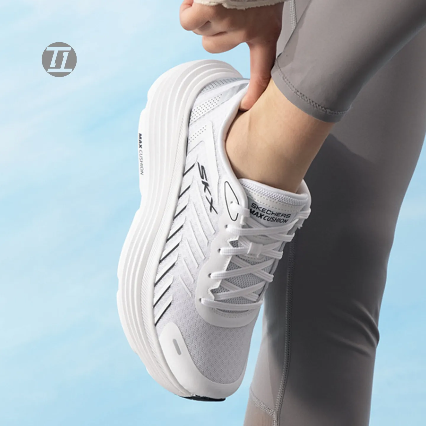 Womens Running Shoes 129471-WBK White Black R-Design Pair With 220614 Mesh Stripe Upper Thick Cushion Midsole Breathable Lightwe